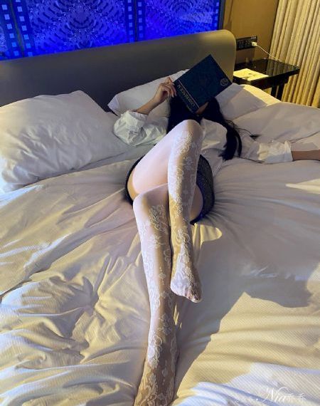 欧美偷拍丝袜美腿_BD免费观看视频