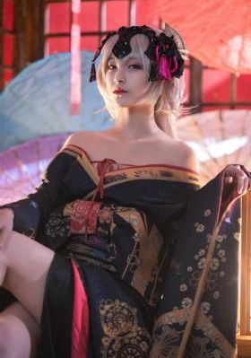 欧美男牛仔外套街拍_在线手机观看